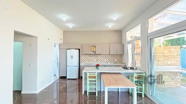 Casa Condominio em Porto Alegre, no bairro Hípica, com 3 dormitório(s), e 3 banheiros, à venda.