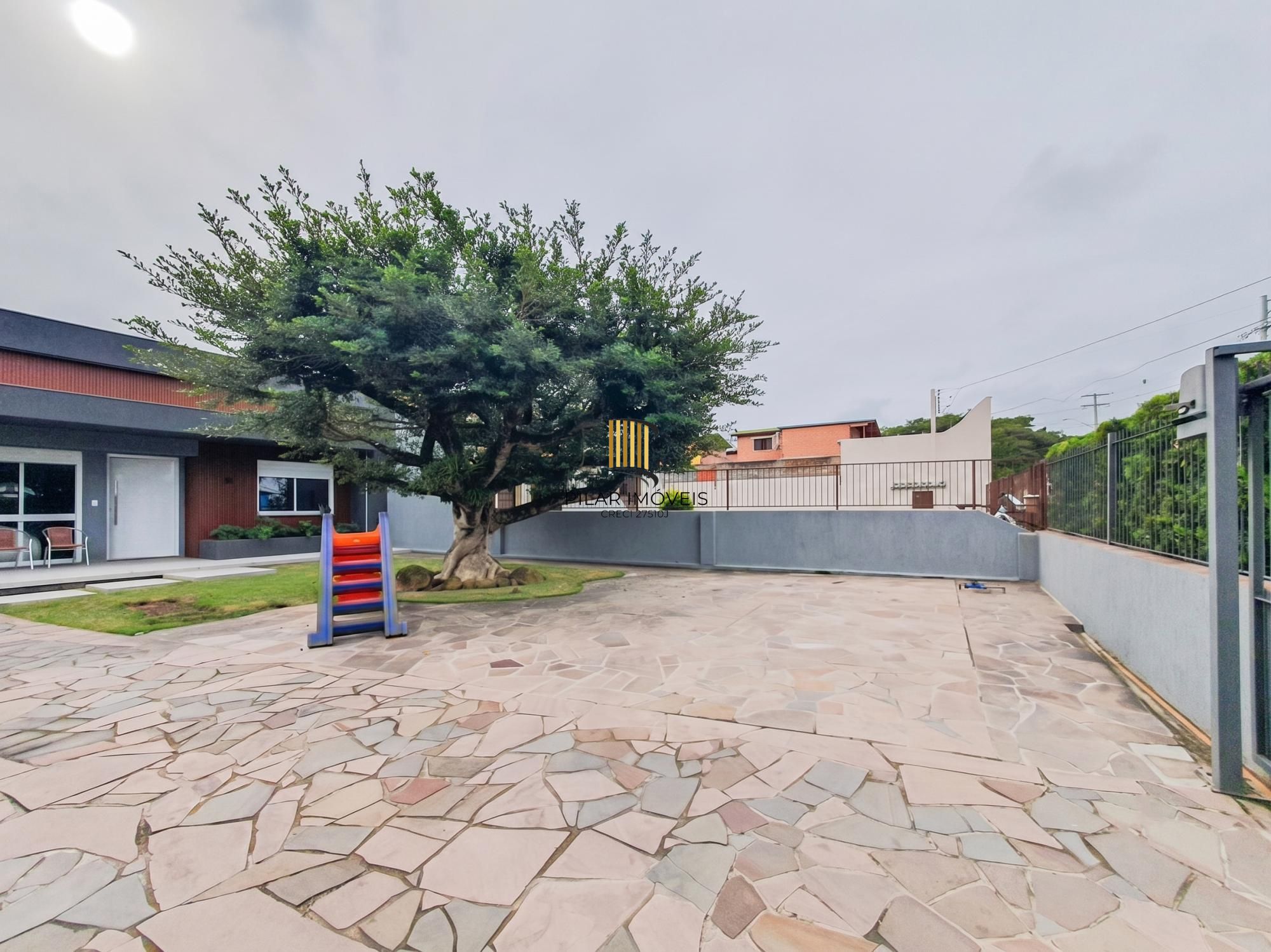 O refúgio perfeito: Casa térrea reformada com piscina e clima de interior!