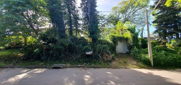 Terreno em Porto Alegre, no bairro Belém Novo, à venda.