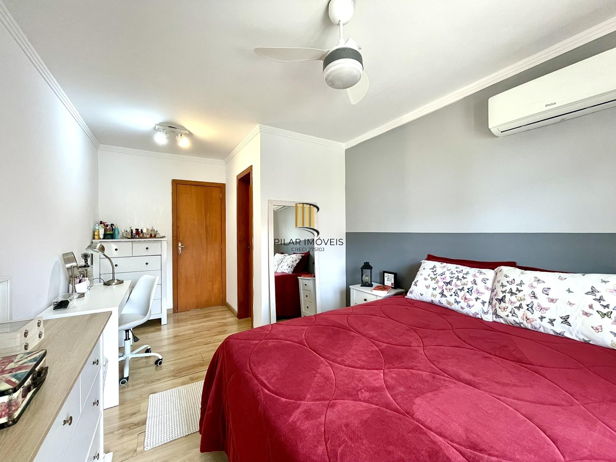 Casa 2 dormitórios no bairro Hípica