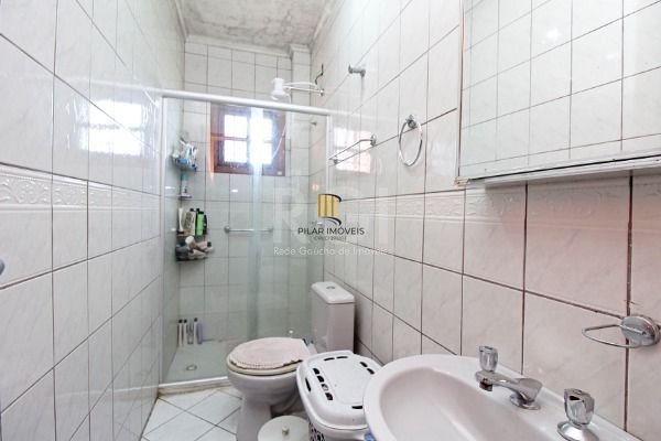 Casa em Porto Alegre, no bairro Hípica, com 2 dormitório(s), e 2 banheiros, à venda.
