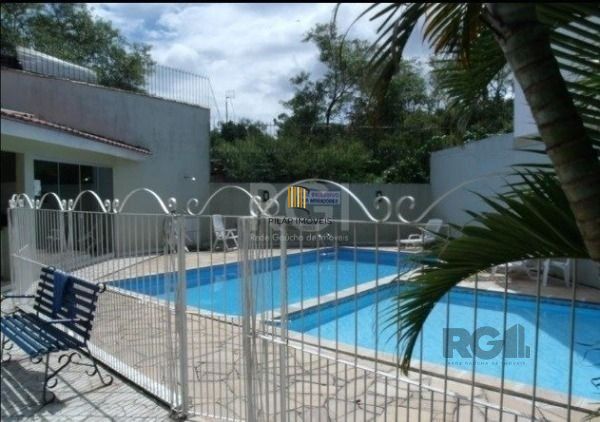 Casa Condominio em Porto Alegre, no bairro Guarujá, com 3 dormitório(s), e 3 banheiros, à venda.