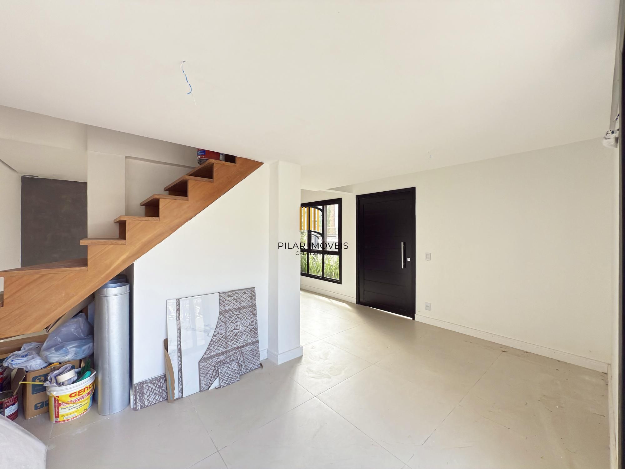 Casa em Porto Alegre, no bairro Hípica, com 4 dormitório(s), à venda.