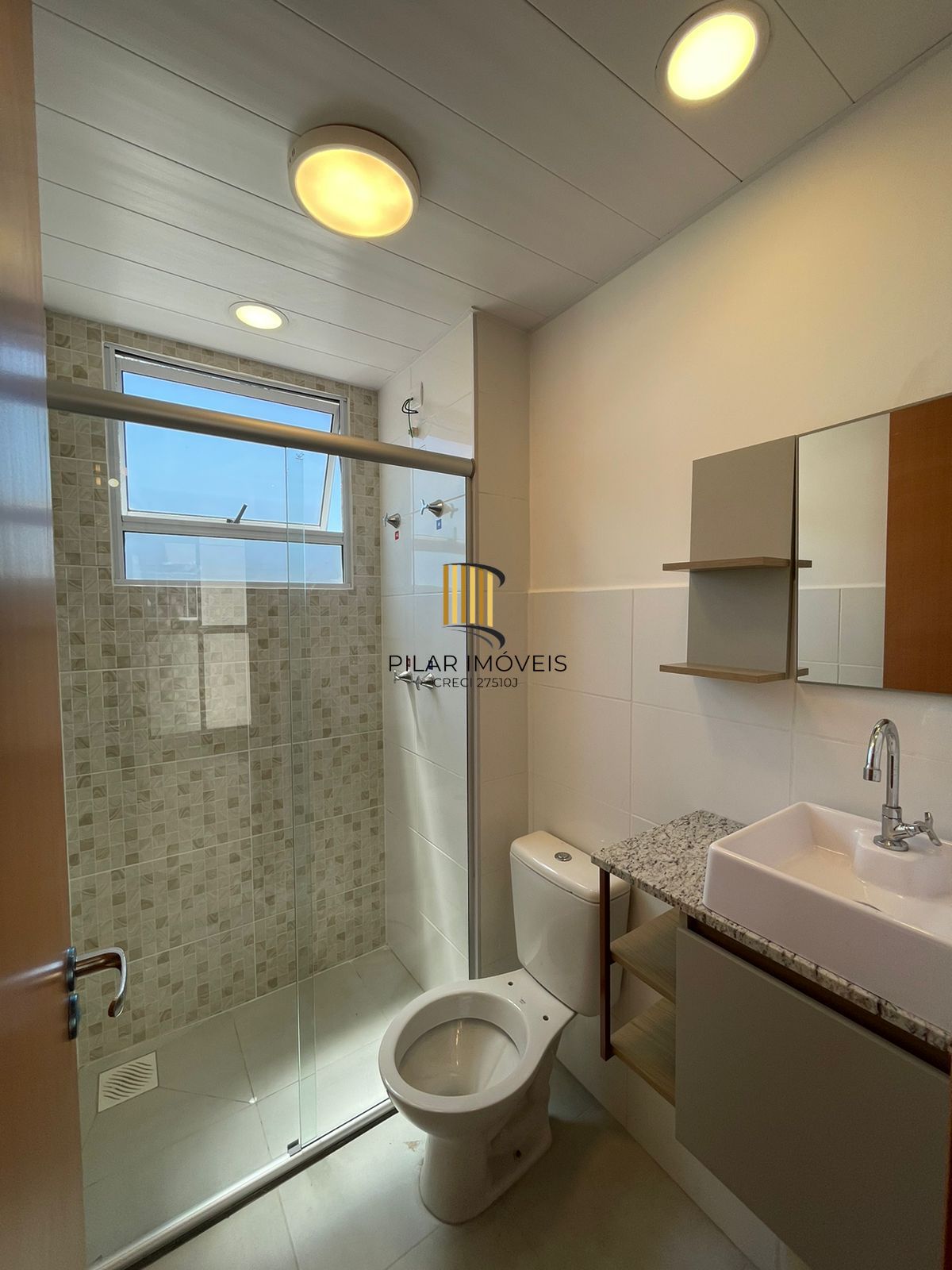 Porto dos Canários - 2 d , semi mobiliado, piso laminado, box banheiro, 1 vaga