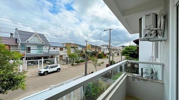 Casa em Porto Alegre, no bairro Hípica, com 3 dormitório(s), e 3 banheiros, à venda.