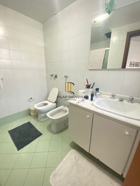 Casa para Venda - 301m², 4 dormitórios, sendo 1 suites, 2 vagas - Bom Jesus