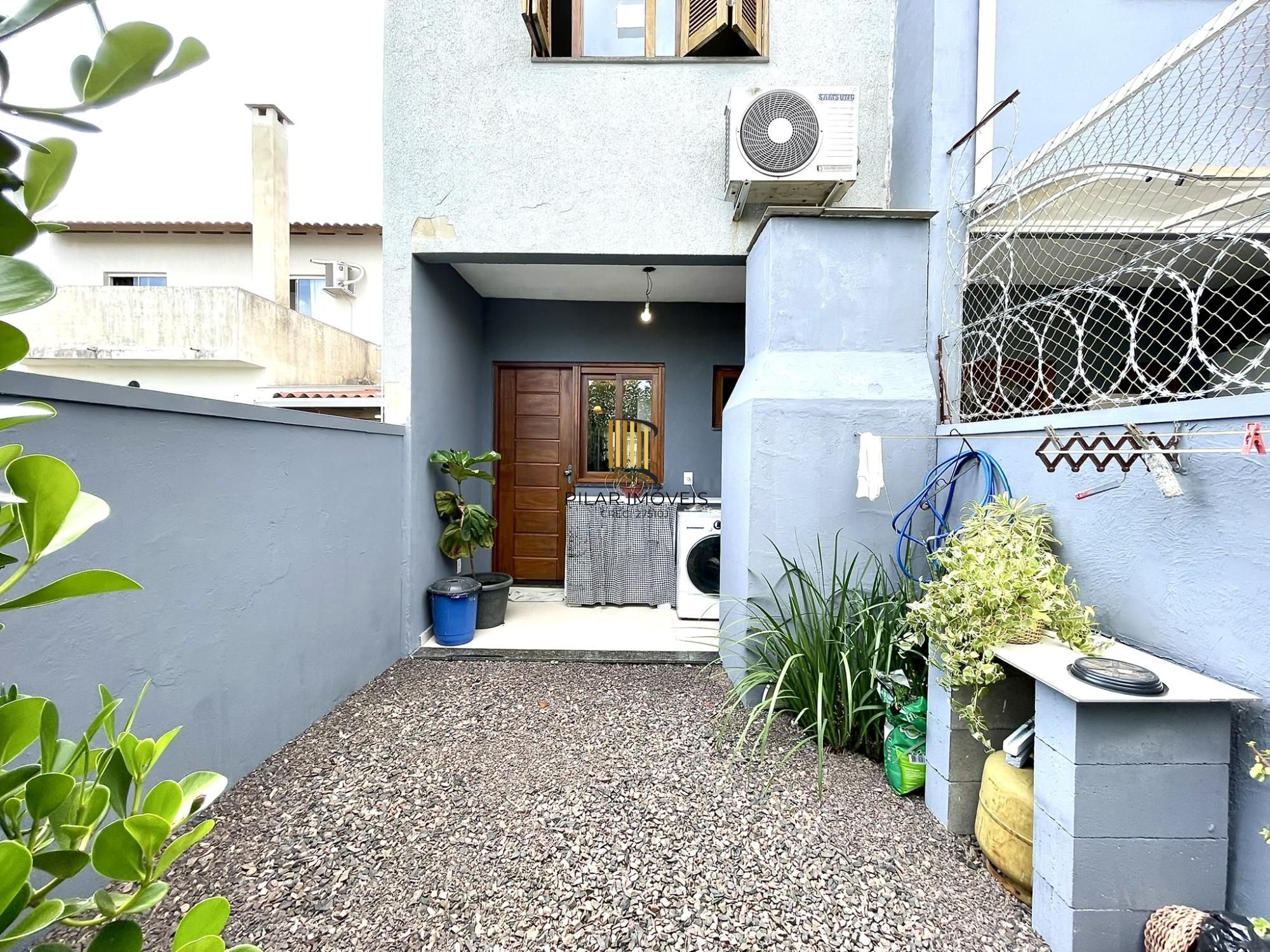 Casa 2 dormitórios no bairro Hípica