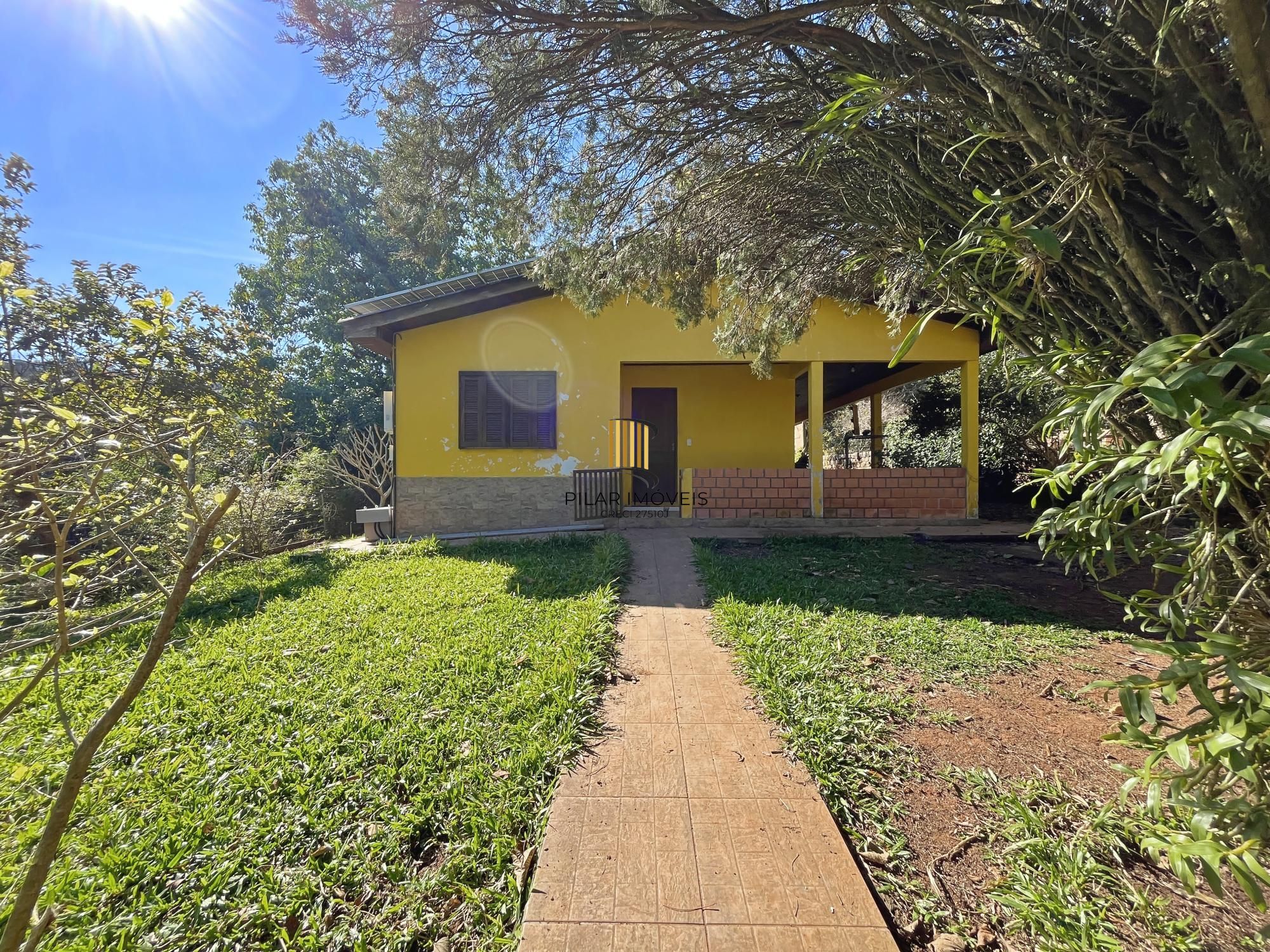 Casa 3 dormitórios no bairro Hípica