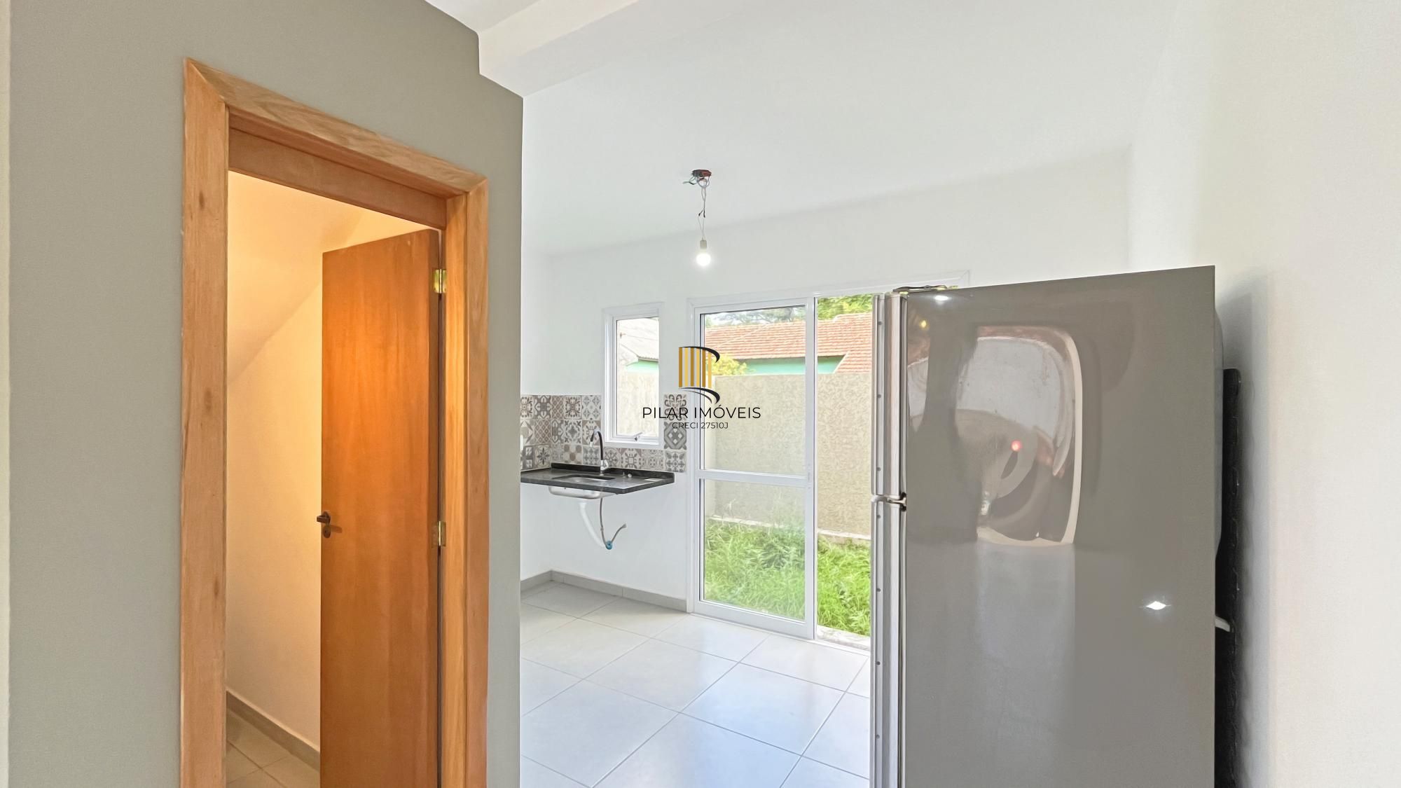 Casa Condominio em Porto Alegre, no bairro Vila Nova, com 2 dormitório(s), e 2 banheiros, à venda.