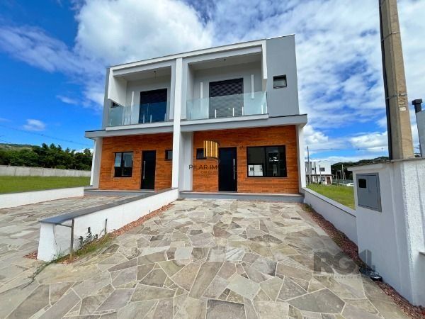 Casa Condominio em Porto Alegre, no bairro Campo Novo, com 3 dormitório(s), e 3 banheiros, à venda.