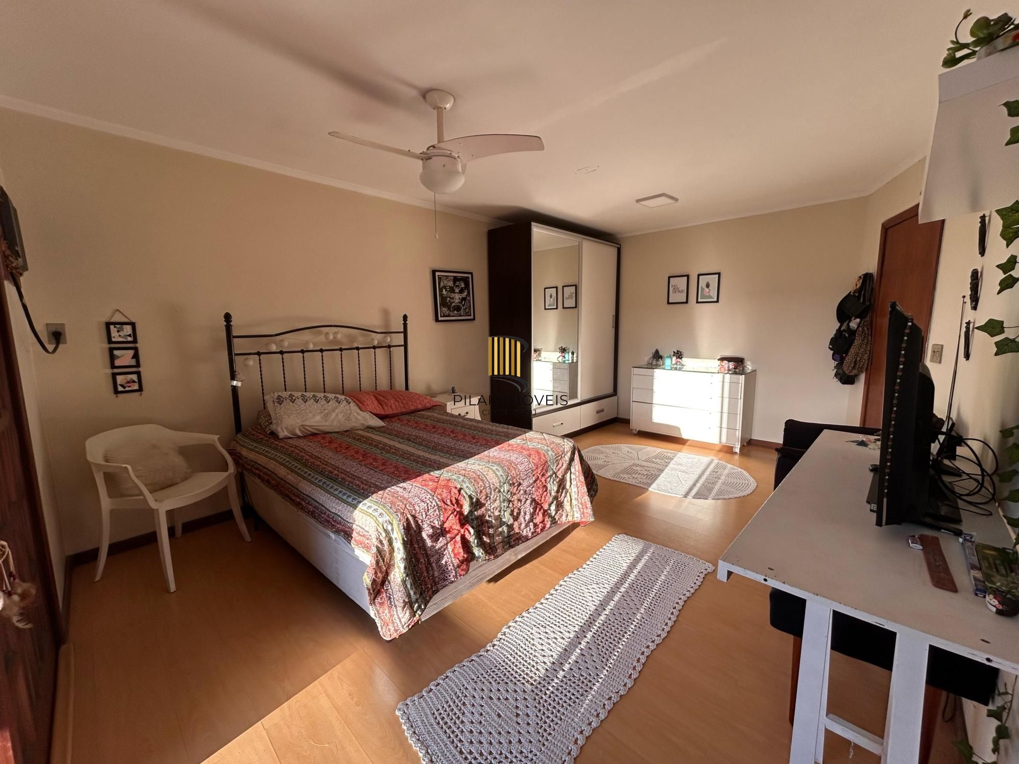 Casa 3 dormitórios no bairro Partenon