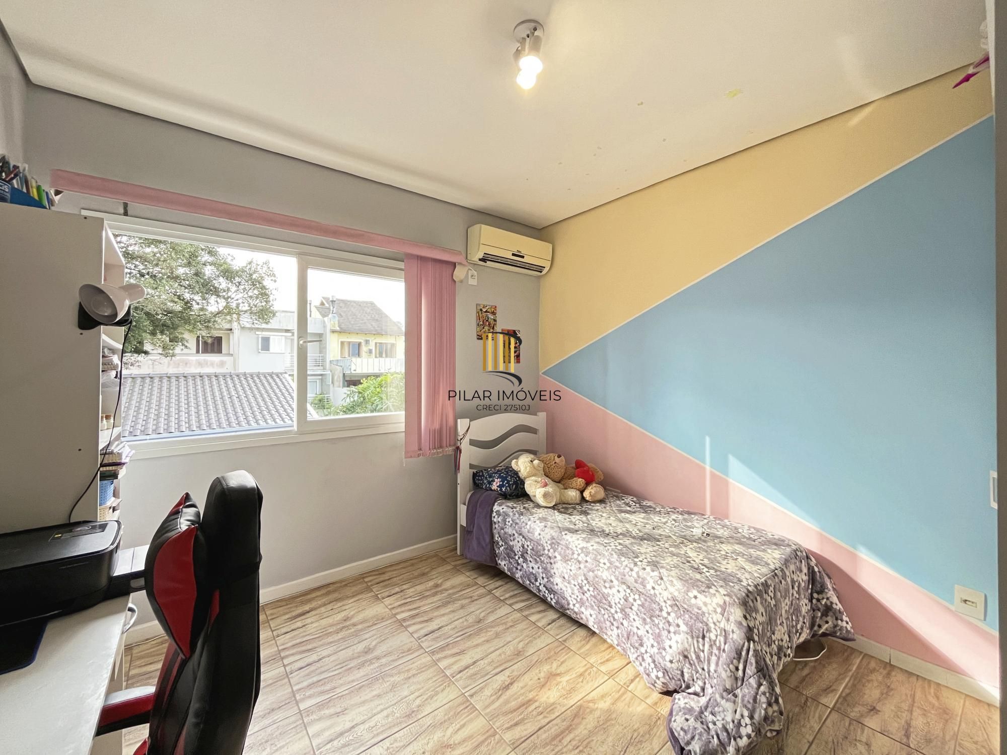 Casa 4 dormitórios no bairro Hípica