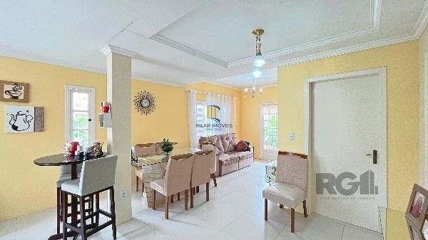 Casa em Porto Alegre, no bairro Hípica, com 2 dormitório(s), e 2 banheiros, à venda.