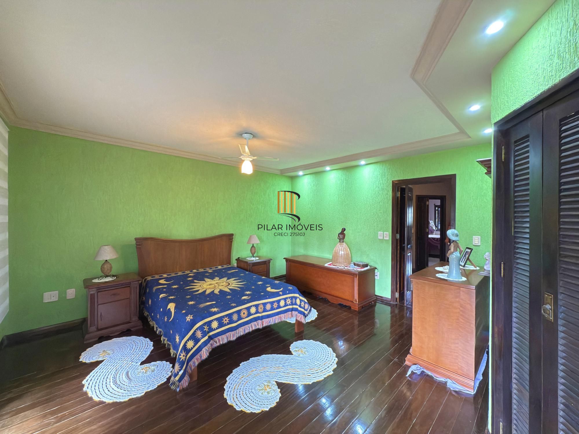 Excelente sobrado com 255 m² de área privativa 3 dormitórios com opção do 4 dormitórios