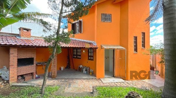 Casa para Venda - 144m², 2 dormitórios, 2 vagas - Lomba do Pinheiro
