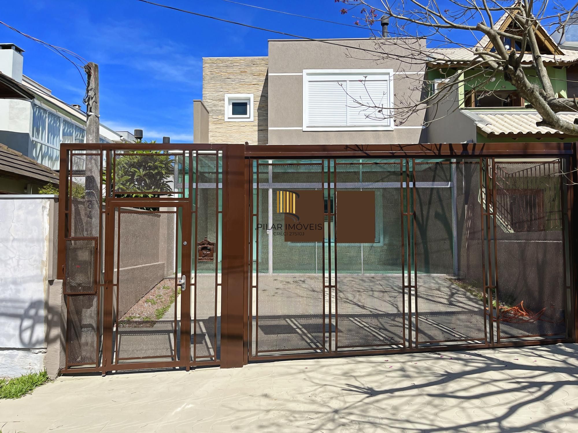 Casa 3 dormitórios no bairro Hípica