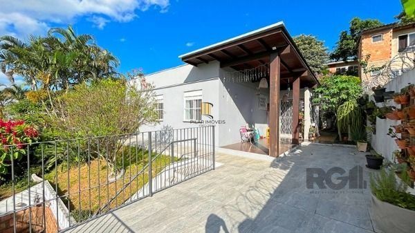 Casa Condominio em Porto Alegre, no bairro Santa Tereza, com 3 dormitório(s), e 3 banheiros, à venda.