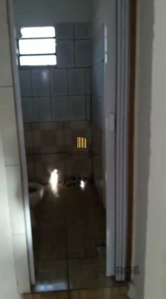 Casa em Porto Alegre, no bairro Hípica, com 2 dormitório(s), e 2 banheiros, à venda.