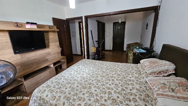 Casa em Porto Alegre, no bairro Belém Novo, com 3 dormitório(s), e 3 banheiros, à venda.