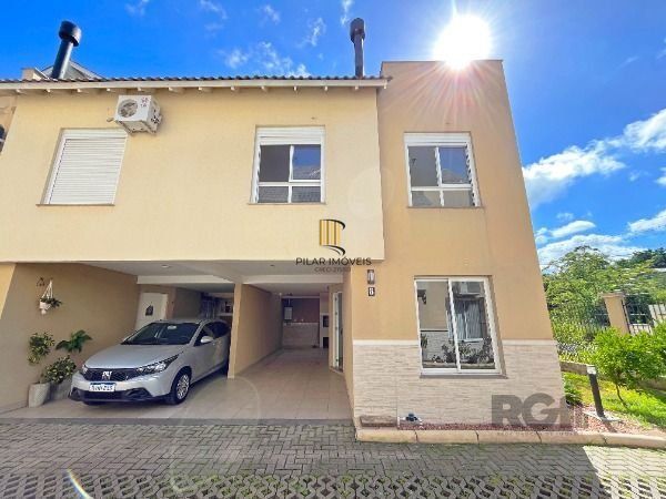 Casa Condominio em Porto Alegre, no bairro Ipanema, com 3 dormitório(s), e 3 banheiros, à venda.