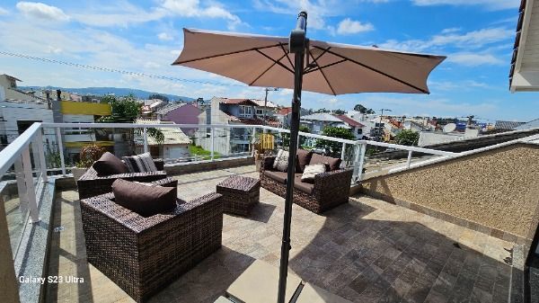 Casa em Porto Alegre, no bairro Hípica, com 3 dormitório(s), e 3 banheiros, à venda.