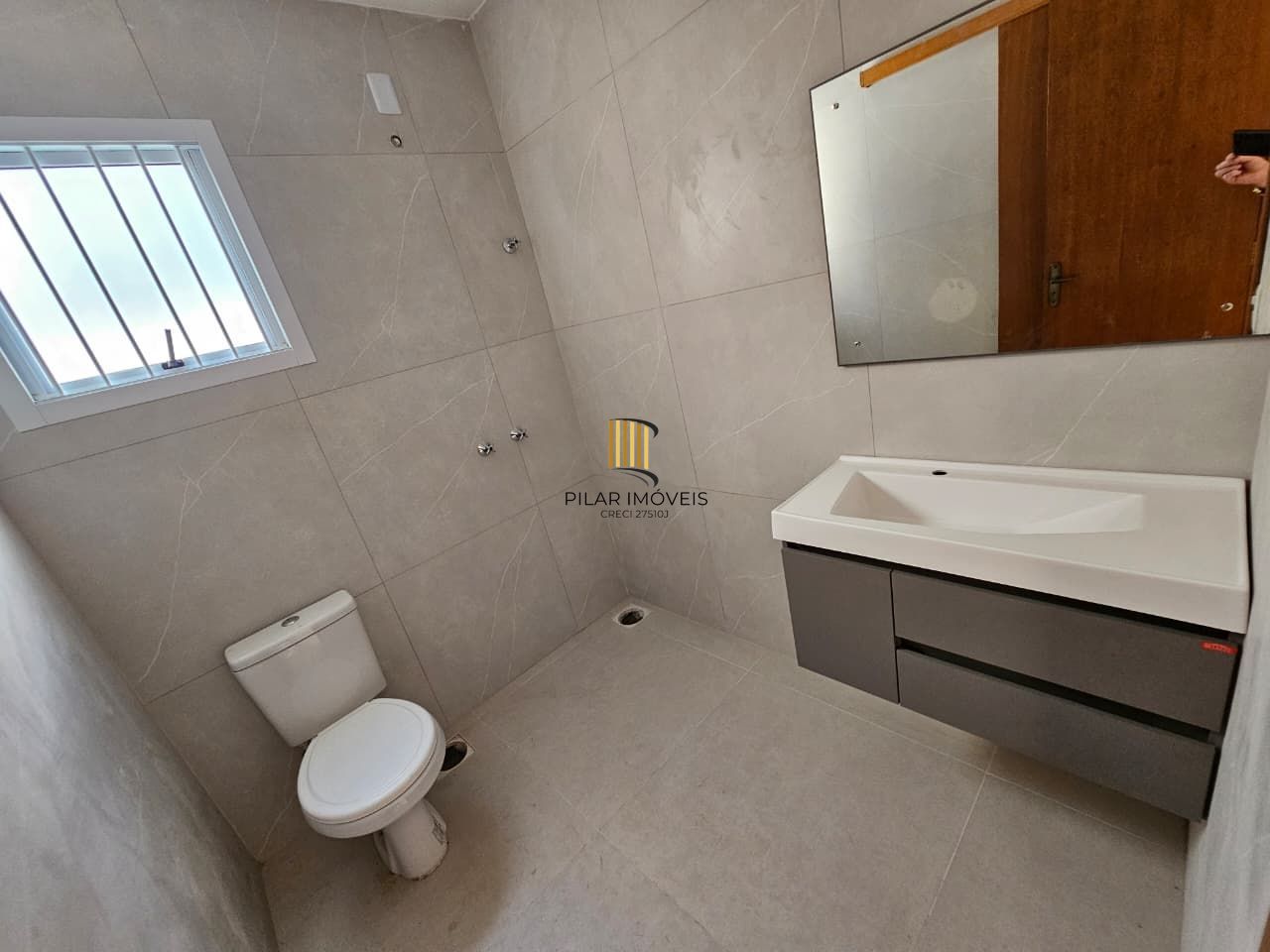 Casa 2 dormitórios no bairro Hípica