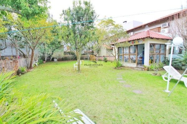 Casa em Porto Alegre, no bairro Jardim Isabel, com 4 dormitório(s), e 4 banheiros, à venda.