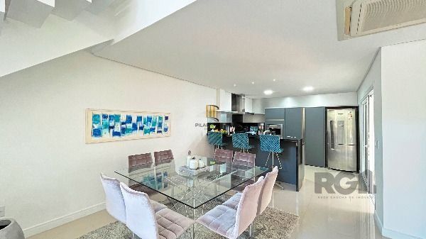 Casa Condominio em Porto Alegre, no bairro Hípica, com 3 dormitório(s), e 3 banheiros, à venda.
