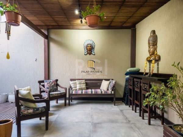 Casa em Porto Alegre, no bairro Vila Conceição, com 3 dormitório(s), e 3 banheiros, à venda.