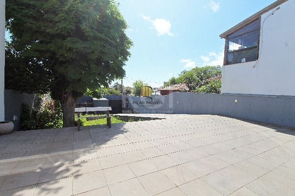 Casa para Venda - 400m², 4 dormitórios, sendo 2 suites, 4 vagas - Guarujá