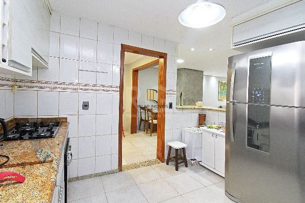 Casa em Porto Alegre, no bairro Hípica, com 3 dormitório(s), e 3 banheiros, à venda.