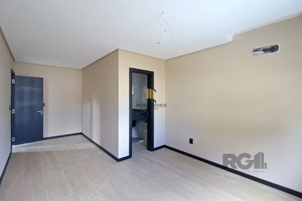Casa em Porto Alegre, no bairro Hípica, com 3 dormitório(s), e 3 banheiros, à venda.