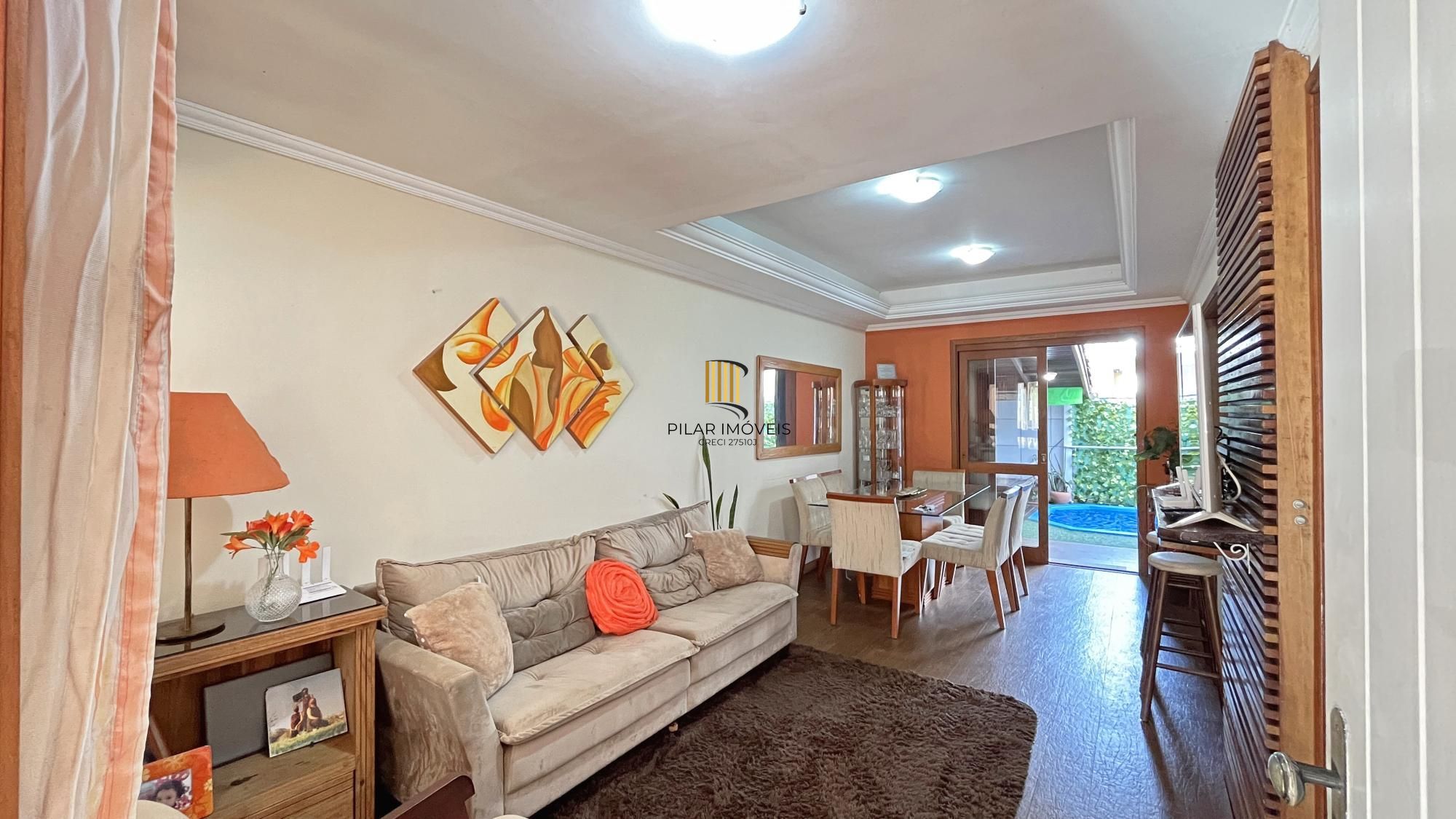 Casa em Porto Alegre, no bairro Hípica, com 3 dormitório(s), e 3 banheiros, à venda.