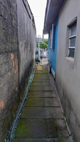 Casa em Porto Alegre, no bairro Restinga, com 2 dormitório(s), e 2 banheiros, à venda.