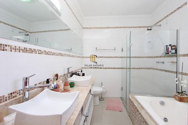 Casa para Venda - 236m², 5 dormitórios, sendo 4 suites, 2 vagas - Lagos De Nova Ipanema