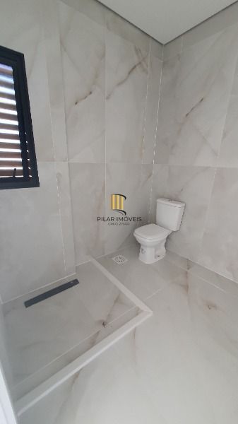 Casa Condominio em Porto Alegre, no bairro Ipanema, com 3 dormitório(s), e 3 banheiros, à venda.