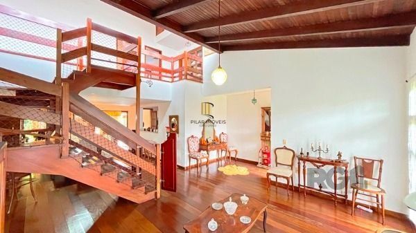 Casa para Venda - 235.64m², 3 dormitórios, sendo 1 suites, 3 vagas - Guarujá