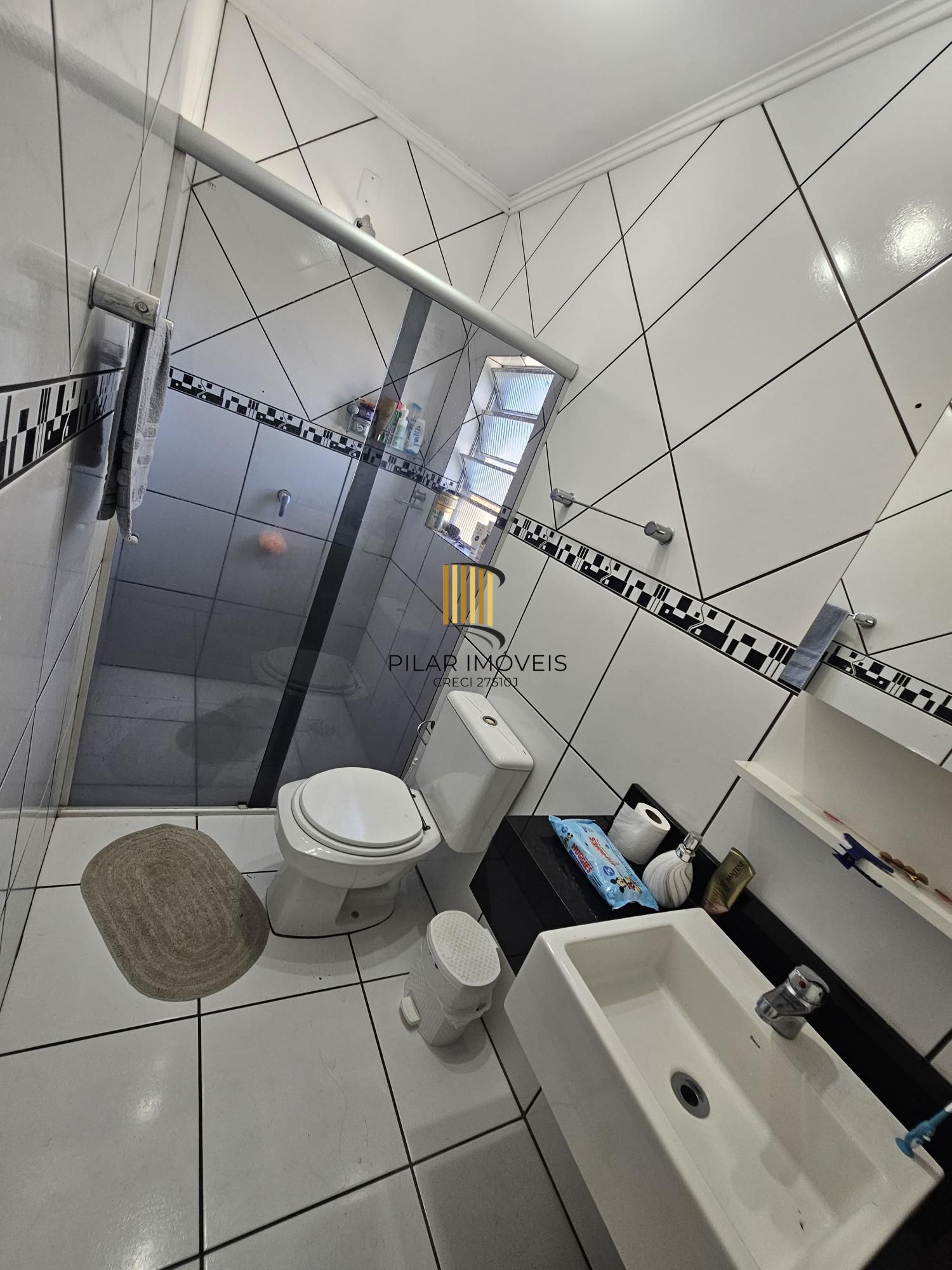 Casa com piscina terreno 10x30 zona sul de Porto Alegre