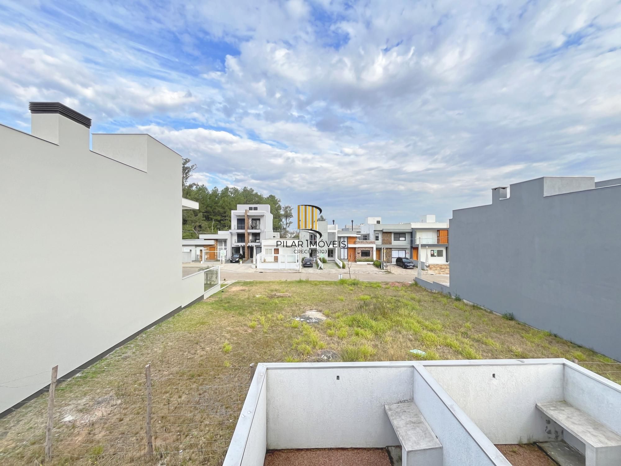 Casa em Porto Alegre, no bairro Hípica, com 2 dormitório(s), e 2 banheiros, à venda.