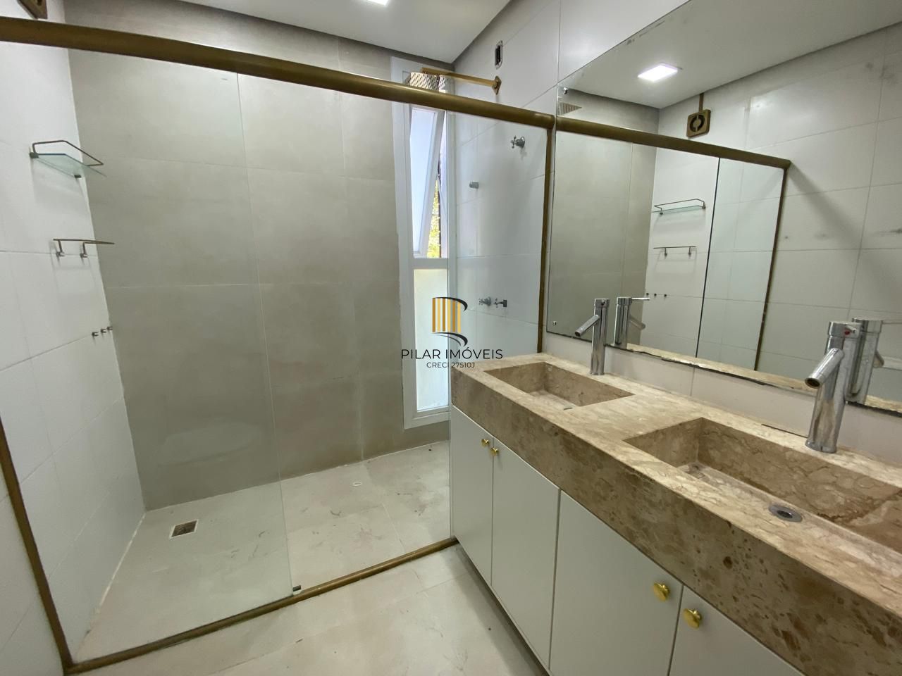 Casa em condomínio semimobiliada, no Lagos de Nova Ipanema