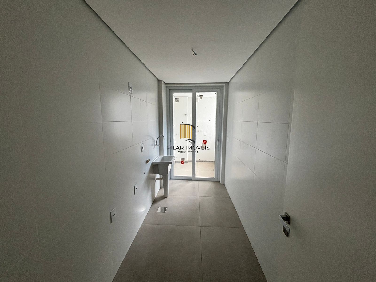 Apartamento com 3 dormitórios sendo 1 suíte á venda Bairro Cristal.