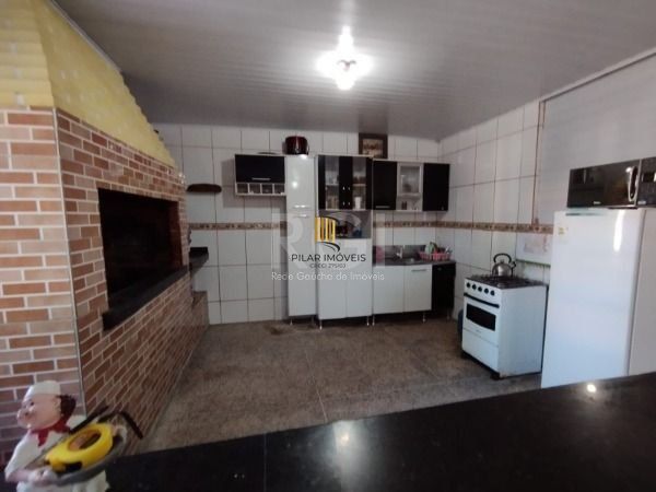 Casa em Porto Alegre, no bairro Belém Novo, com 5 dormitório(s), e 5 banheiros, à venda.
