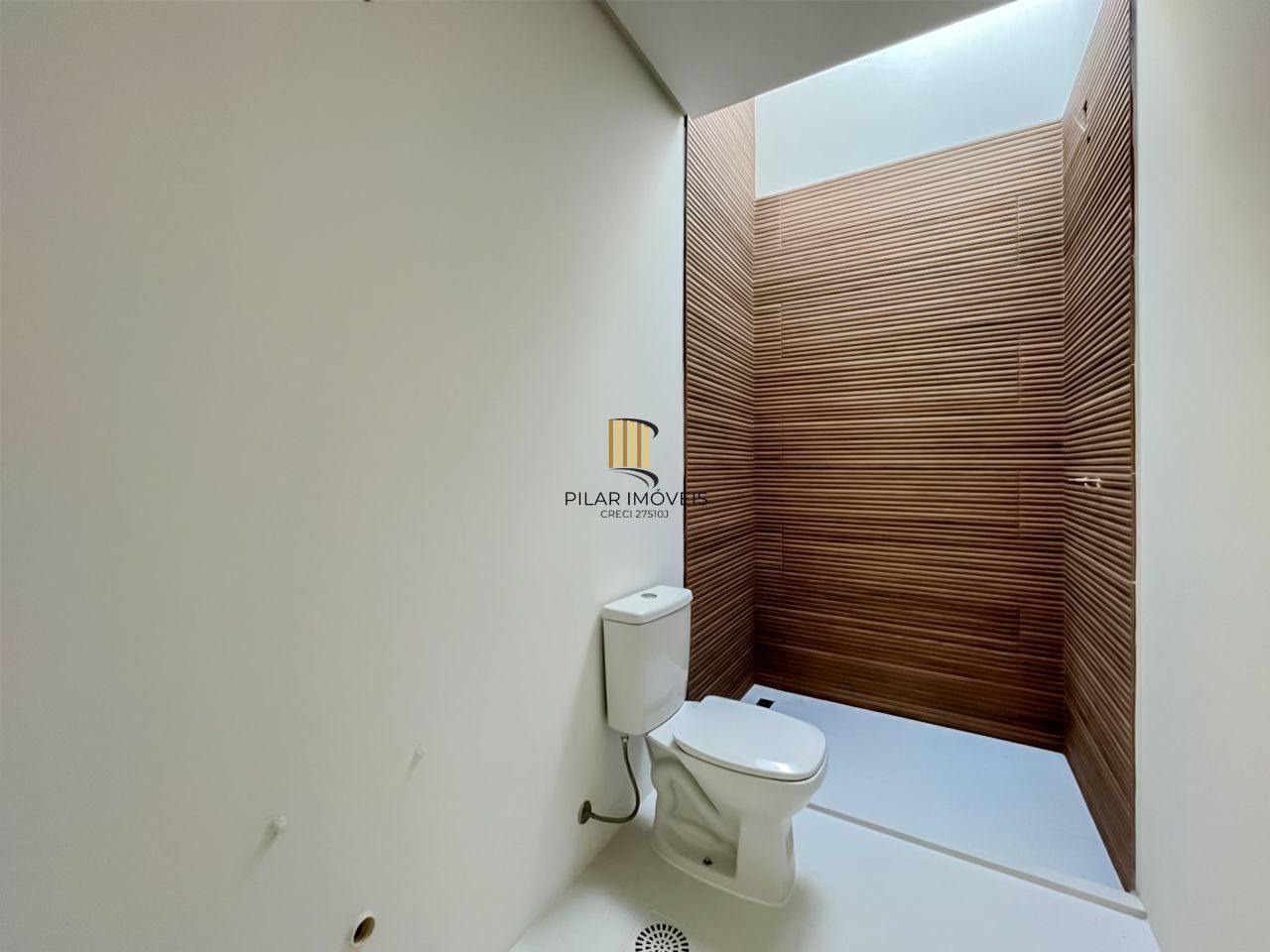 Casa Condominio em Porto Alegre, no bairro Ipanema, com 3 dormitório(s), e 3 banheiros, à venda.