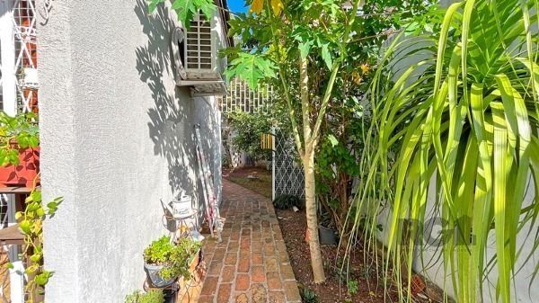 Casa Condominio em Porto Alegre, no bairro Santa Tereza, com 3 dormitório(s), e 3 banheiros, à venda.
