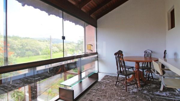 Casa em Porto Alegre, no bairro Hípica, com 3 dormitório(s), e 3 banheiros, à venda.