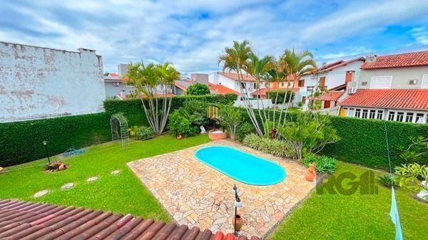 Casa em Porto Alegre, no bairro Ipanema, com 3 dormitório(s), à venda.
