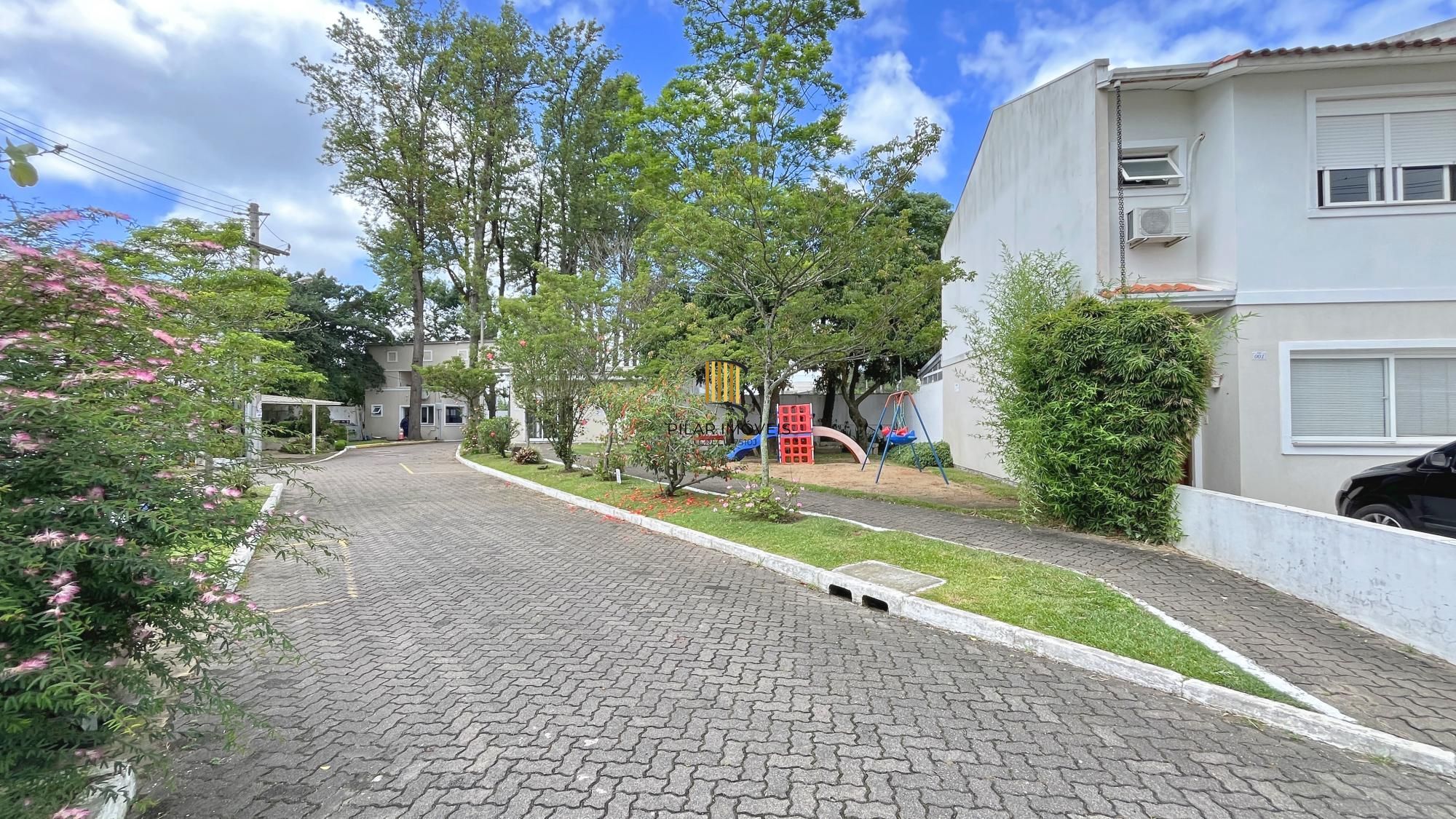 Casa Condominio em Porto Alegre, no bairro Hípica, com 3 dormitório(s), e 3 banheiros, à venda.