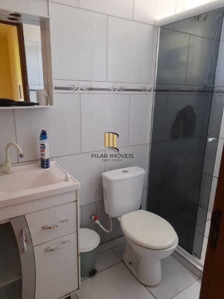 Casa em Porto Alegre, no bairro Belém Novo, com 2 dormitório(s), e 2 banheiros, à venda.
