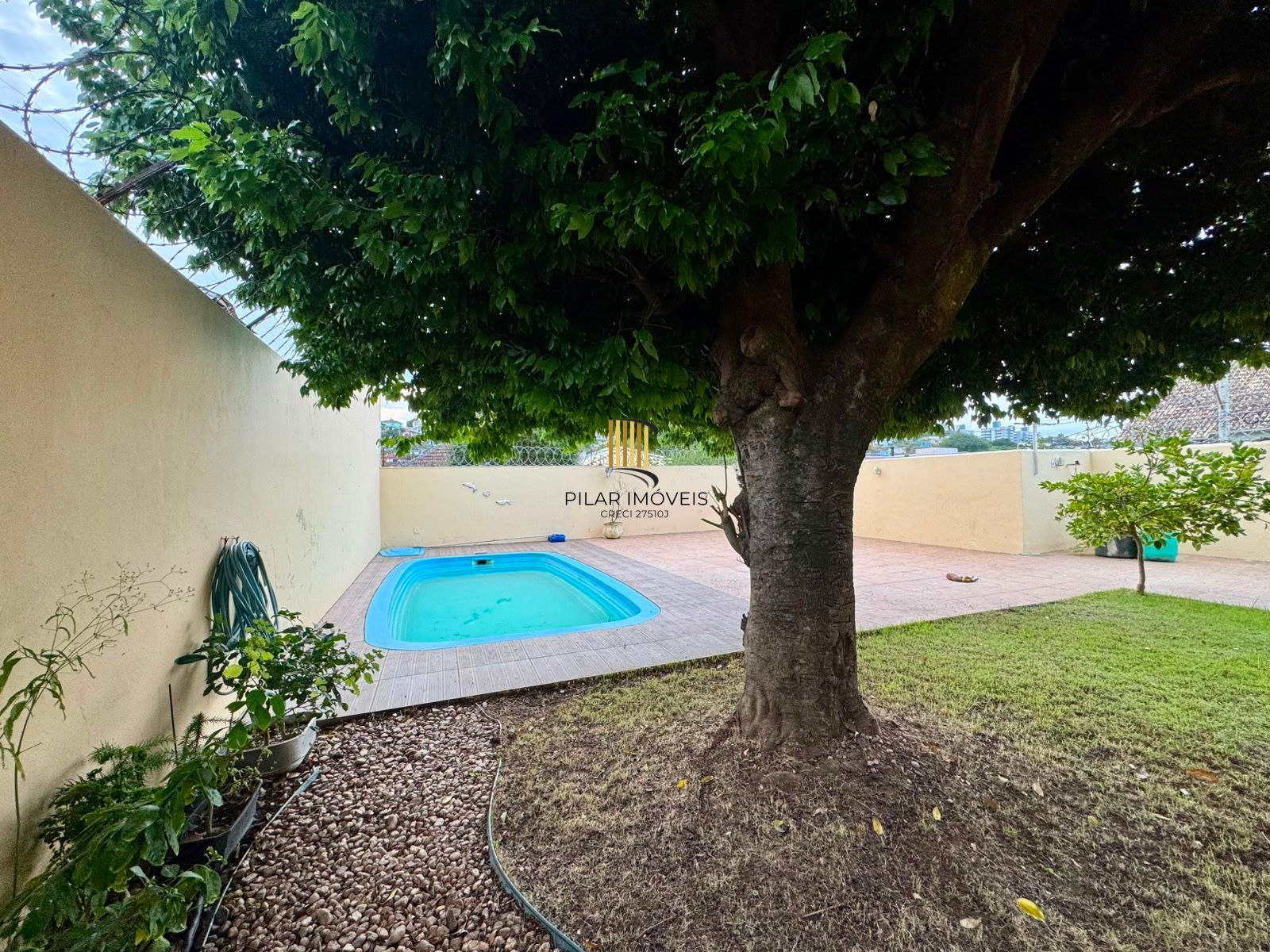 Casa 4 dormitórios 295m2 área construída bairro Nonoai