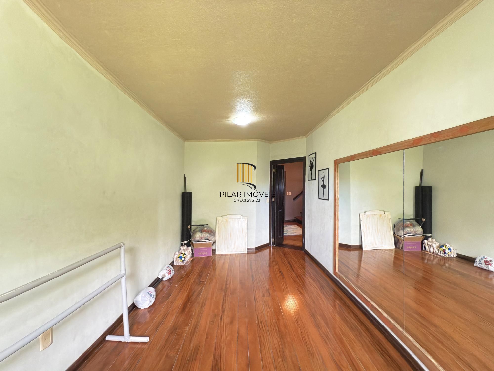 Excelente sobrado com 255 m² de área privativa 3 dormitórios com opção do 4 dormitórios